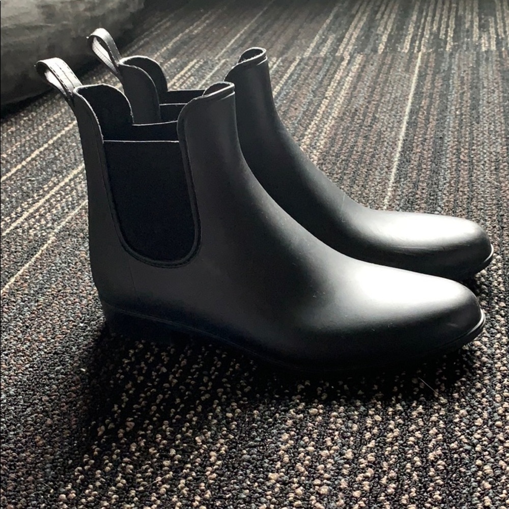 Merona Chelsea boots size 10